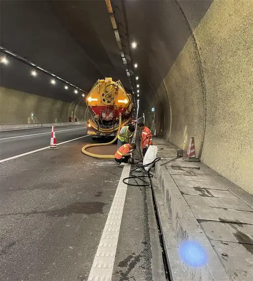 丹徒隧道排水渠清淤